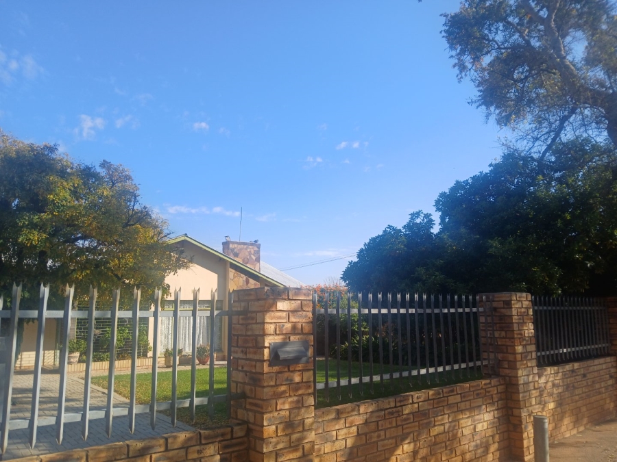 3 Bedroom Property for Sale in Verwoerdpark Northern Cape